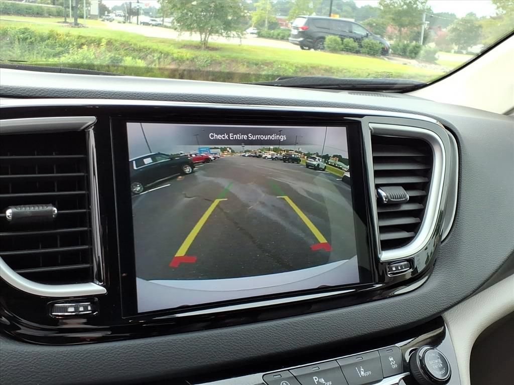 Used 2024 Chrysler Pacifica Touring-L FWD image 8