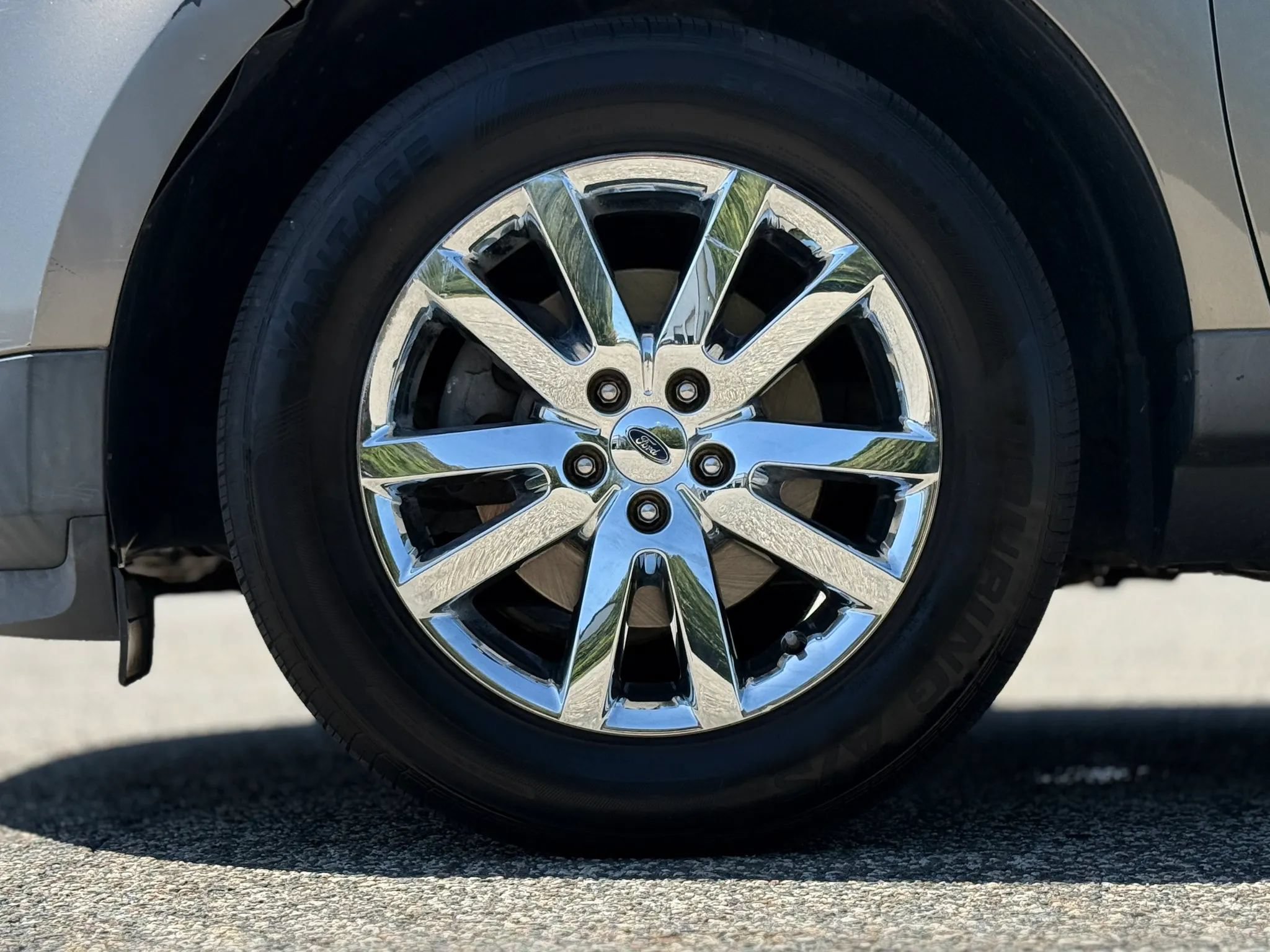 Used 2013 Ford Edge SEL FWD image 29