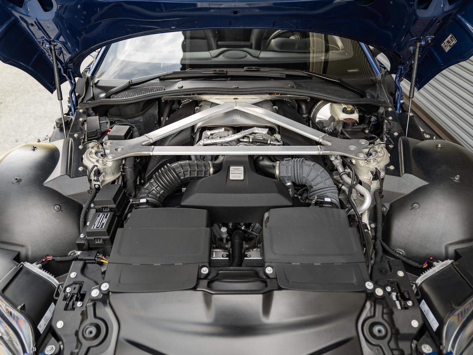 Used 2021 Aston Martin V8 Vantage Roadster image 42