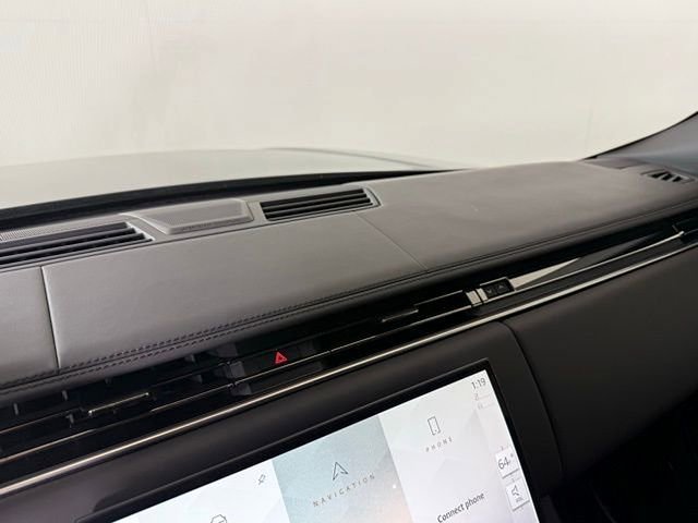Certified 2025 Land Rover Range Rover SV AWD/4WD image 36
