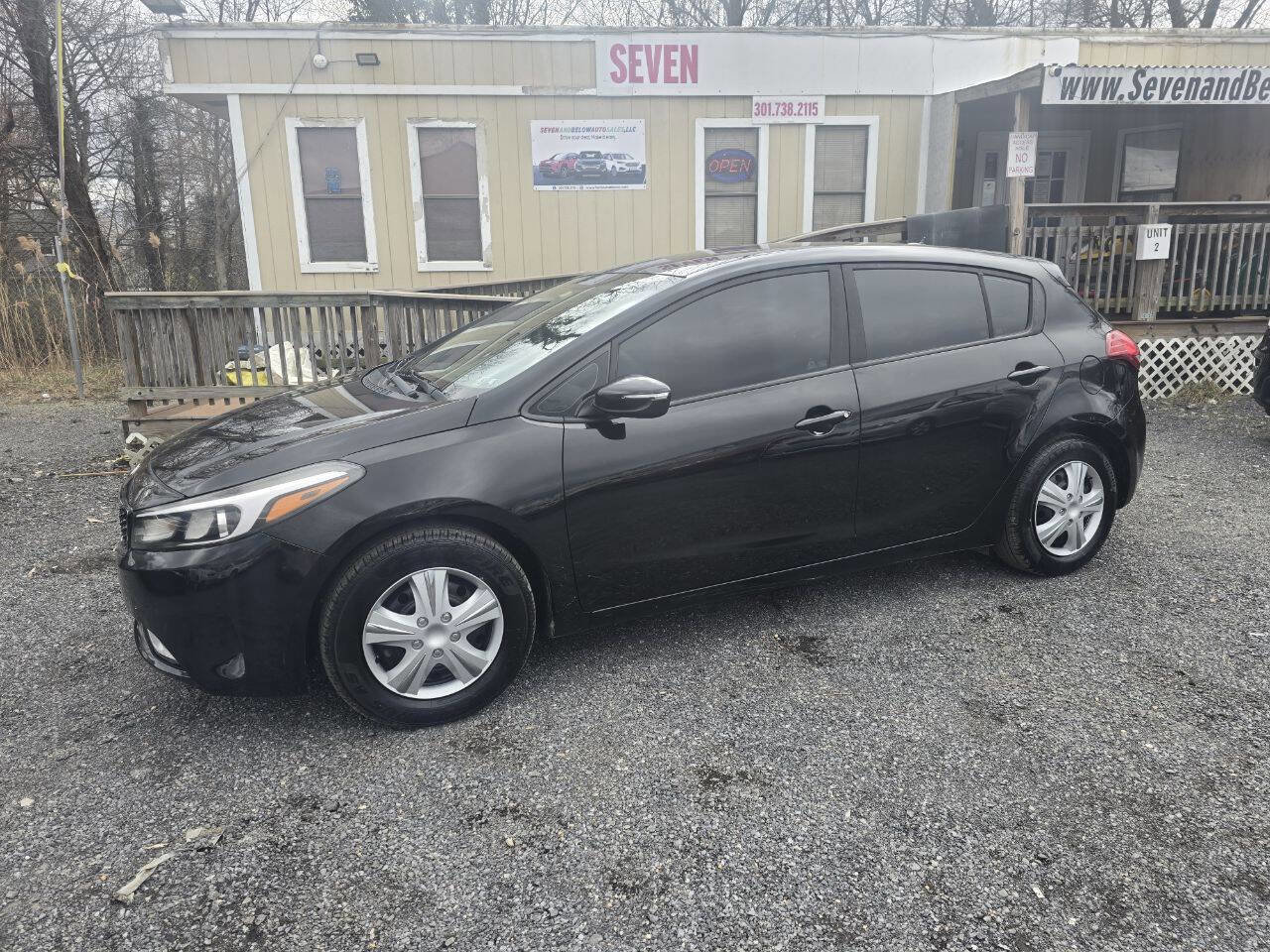 Used 2017 Kia Forte LX image 2