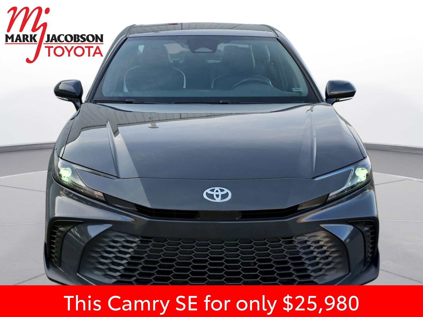 Used 2025 Toyota Camry SE image 3