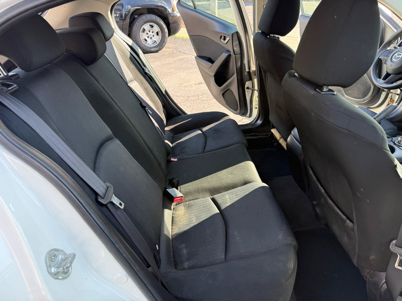 Used 2015 MAZDA MAZDA3 i Sport FWD image 22