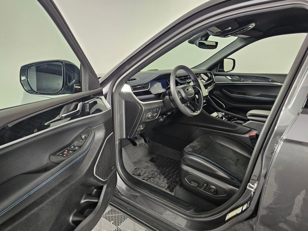 Used 2022 Jeep Grand Cherokee Trailhawk AWD/4WD image 16