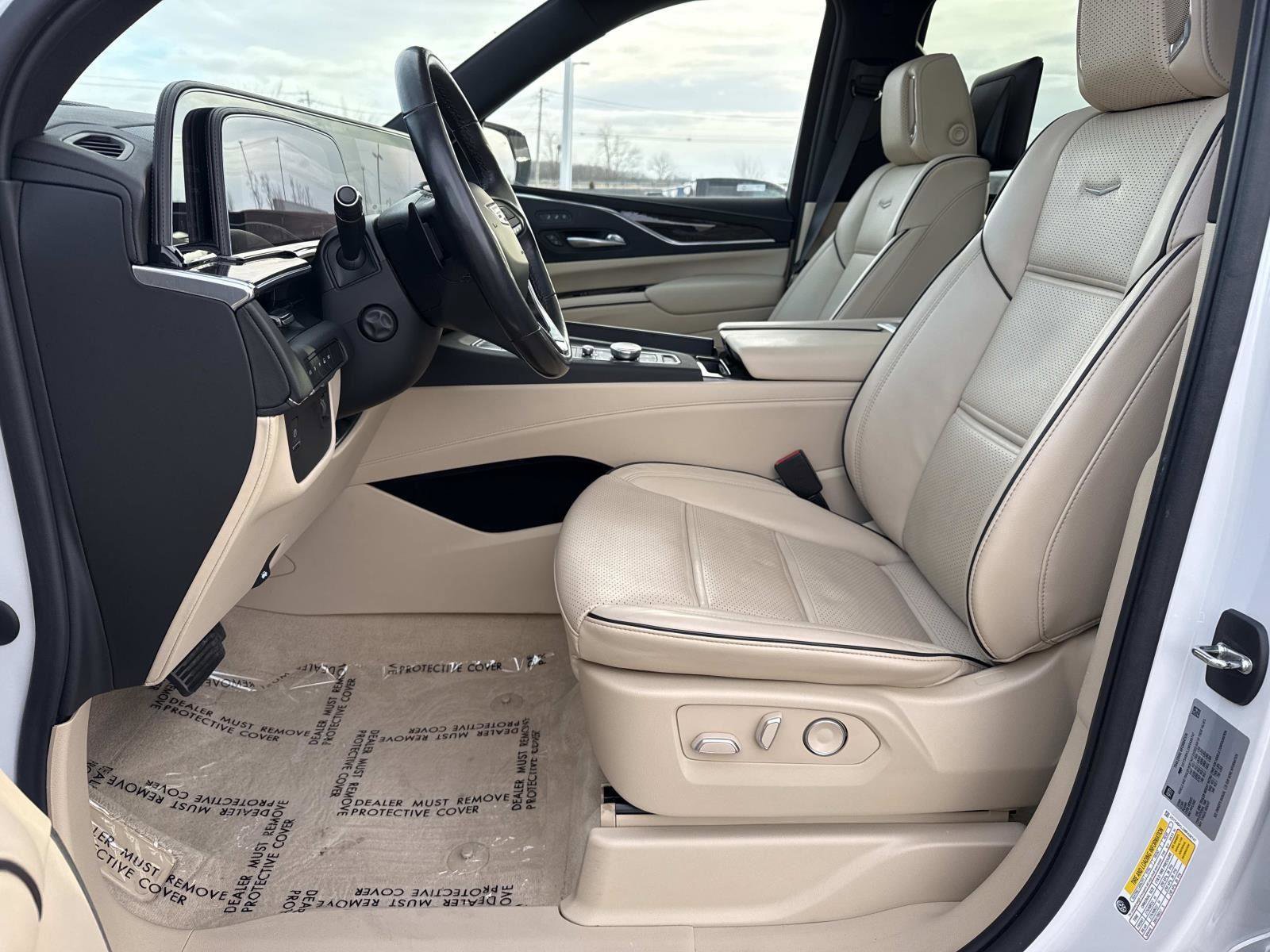 Used 2021 Cadillac Escalade Premium Luxury image 24