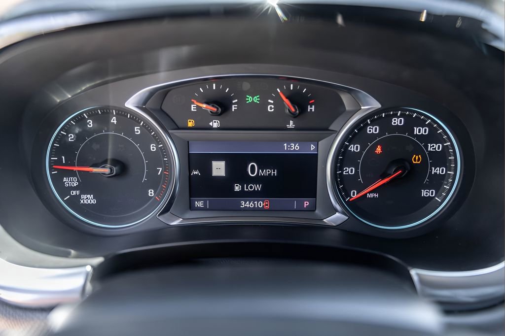 Used 2023 Chevrolet Traverse RS FWD image 11