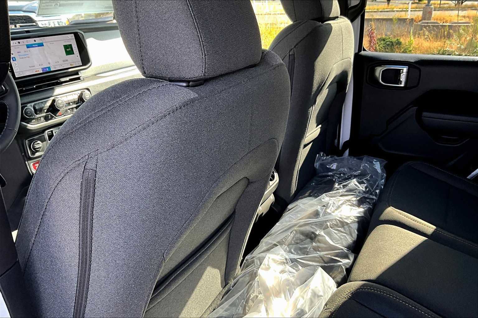 New 2025 Jeep Gladiator Sport image 12