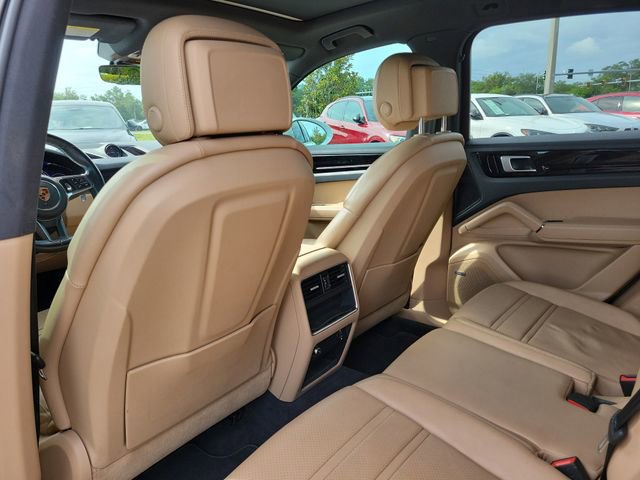 Used 2020 Porsche Cayenne AWD/4WD image 12
