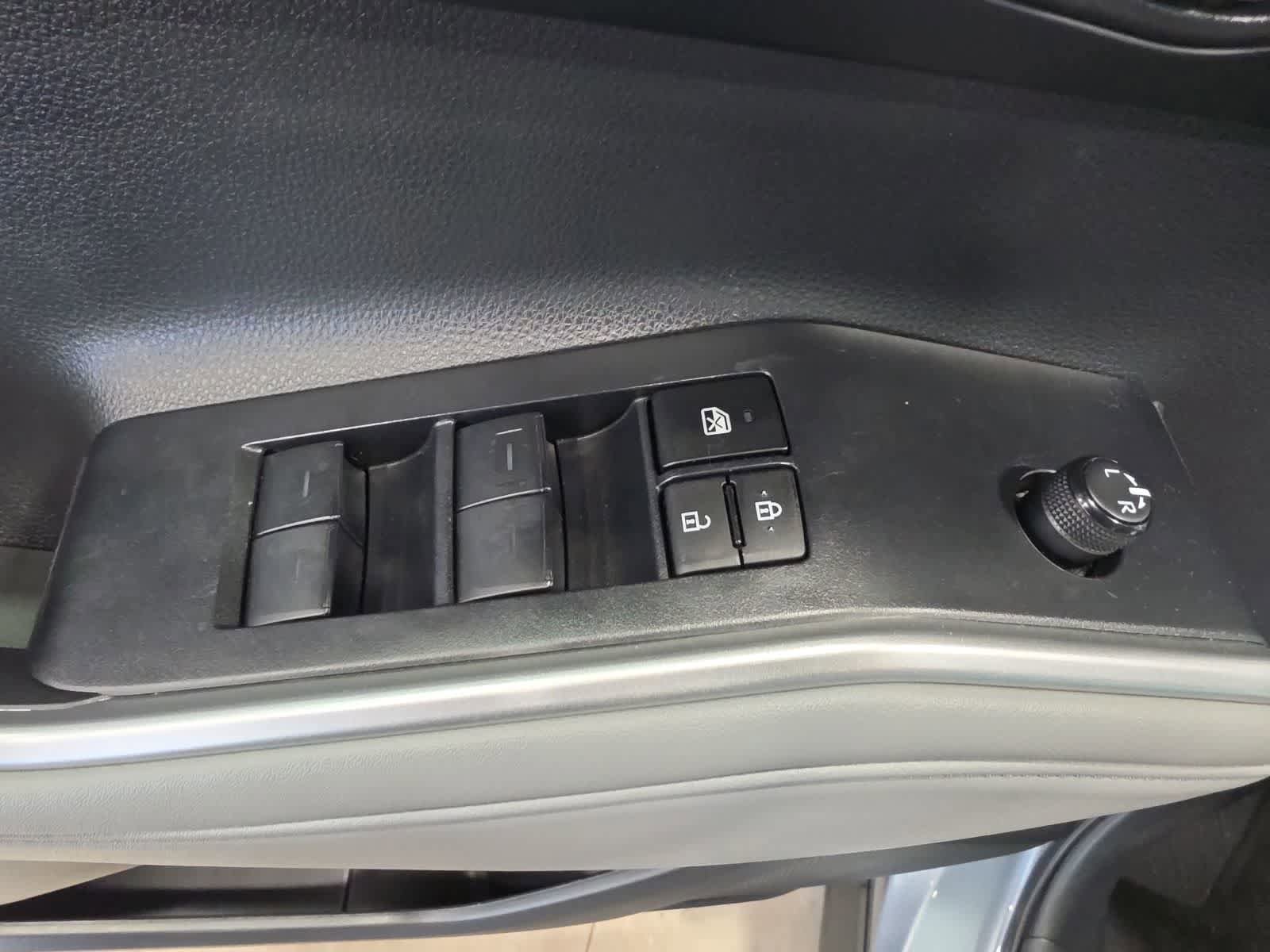 Used 2023 Toyota Highlander XLE AWD/4WD image 51