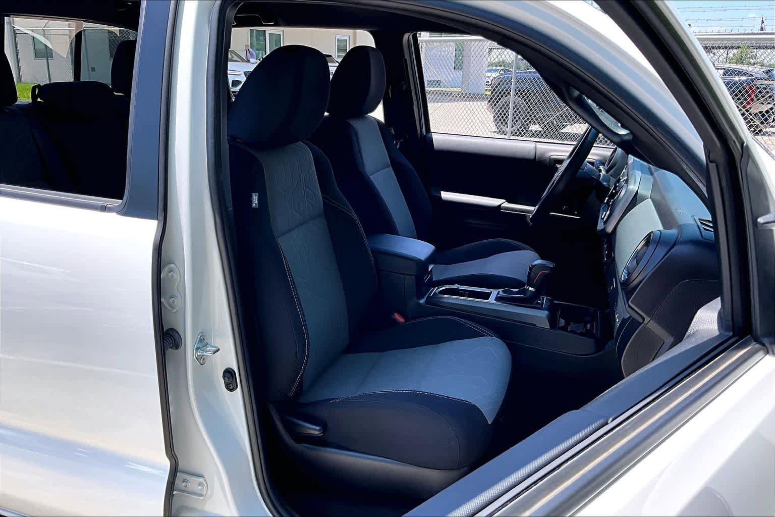 Used 2022 Toyota Tacoma TRD Off-Road AWD/4WD image 8