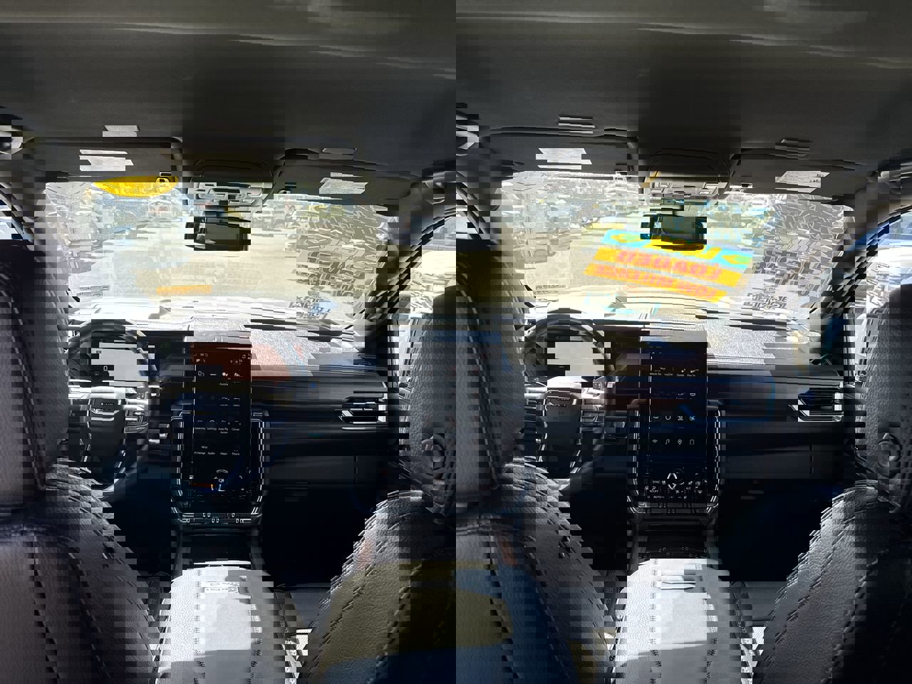 Used 2025 GMC Yukon XL Denali image 18