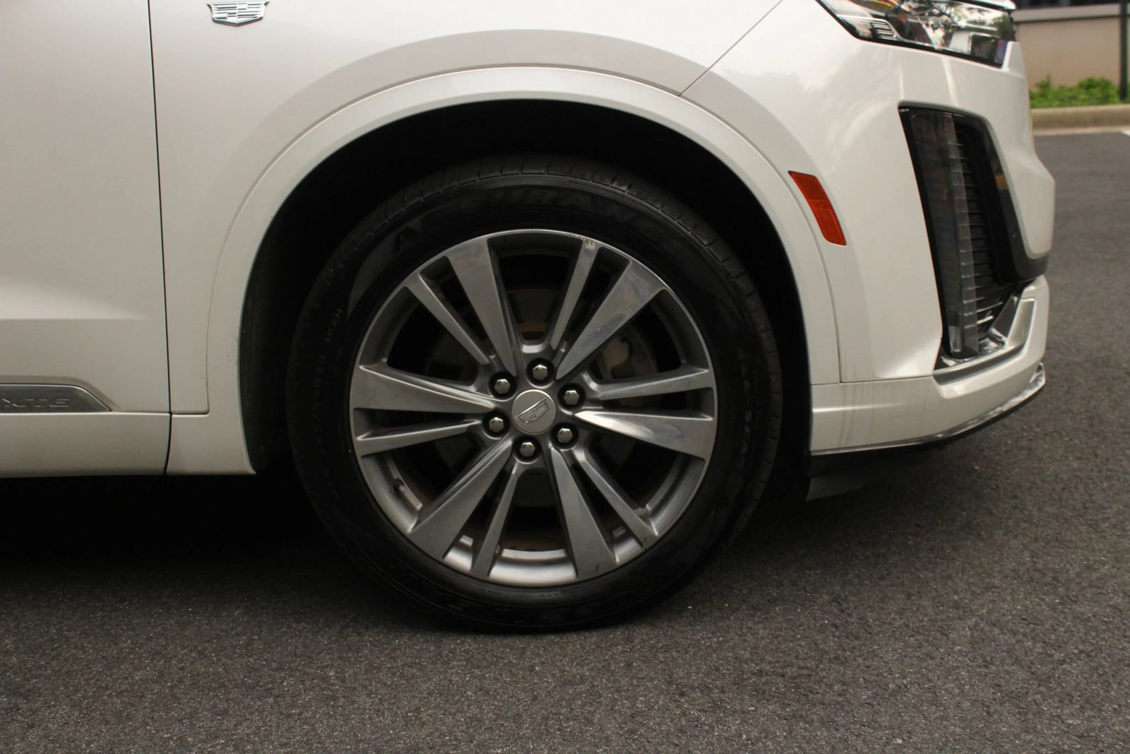 Used 2020 Cadillac XT6 Premium Luxury AWD/4WD image 4