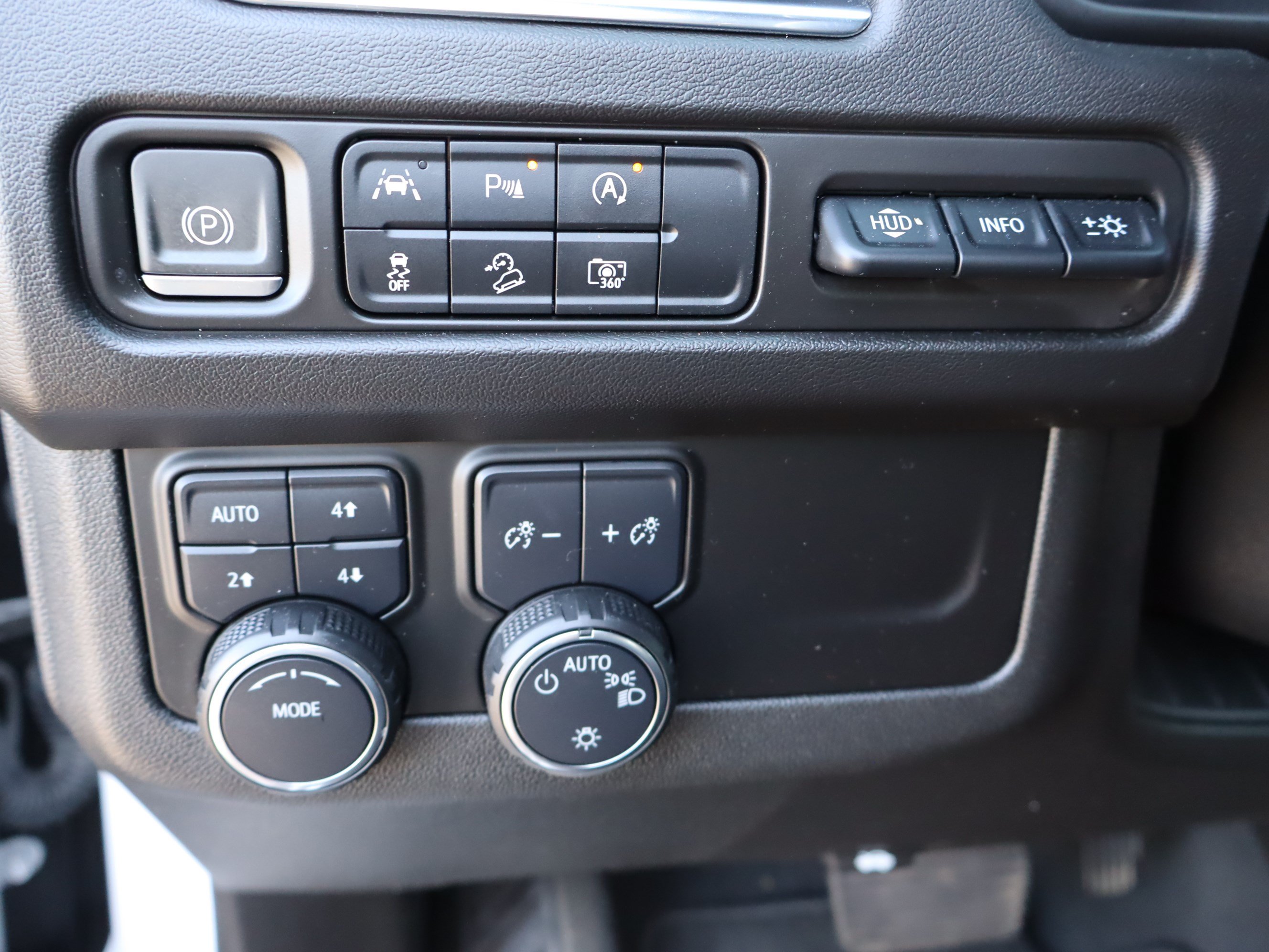 Used 2023 Chevrolet Tahoe High Country AWD/4WD image 23