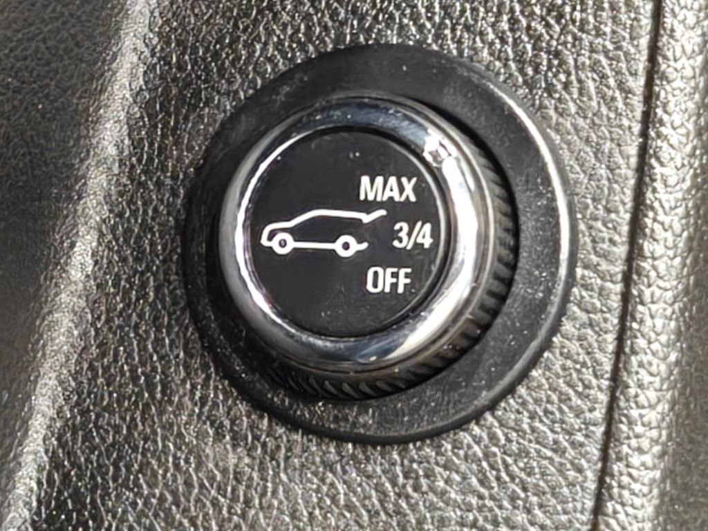 Used 2021 Chevrolet Traverse LT image 55