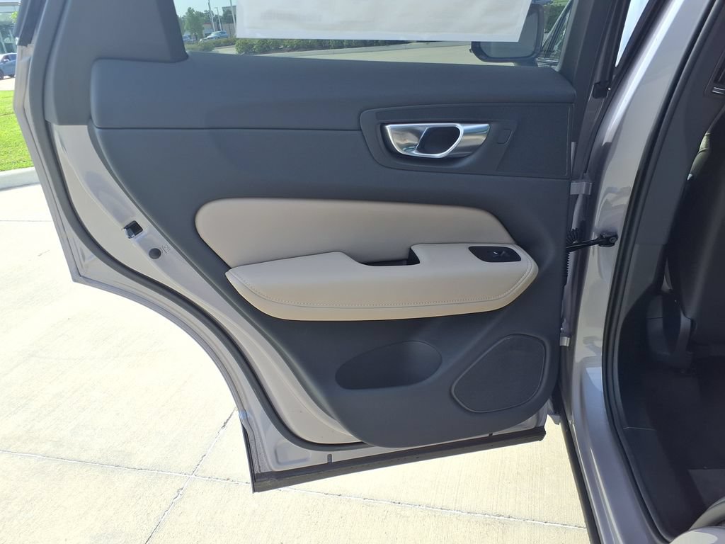 New 2026 Volvo XC60 B5 Plus w/ Protection Package Premier AWD/4WD image 15