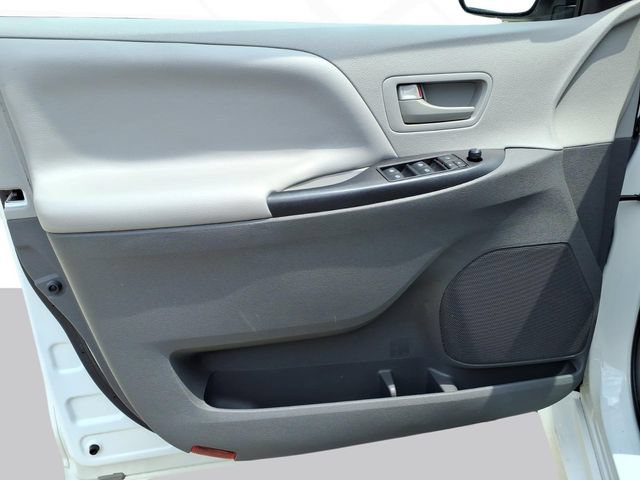 Used 2020 Toyota Sienna L FWD image 10