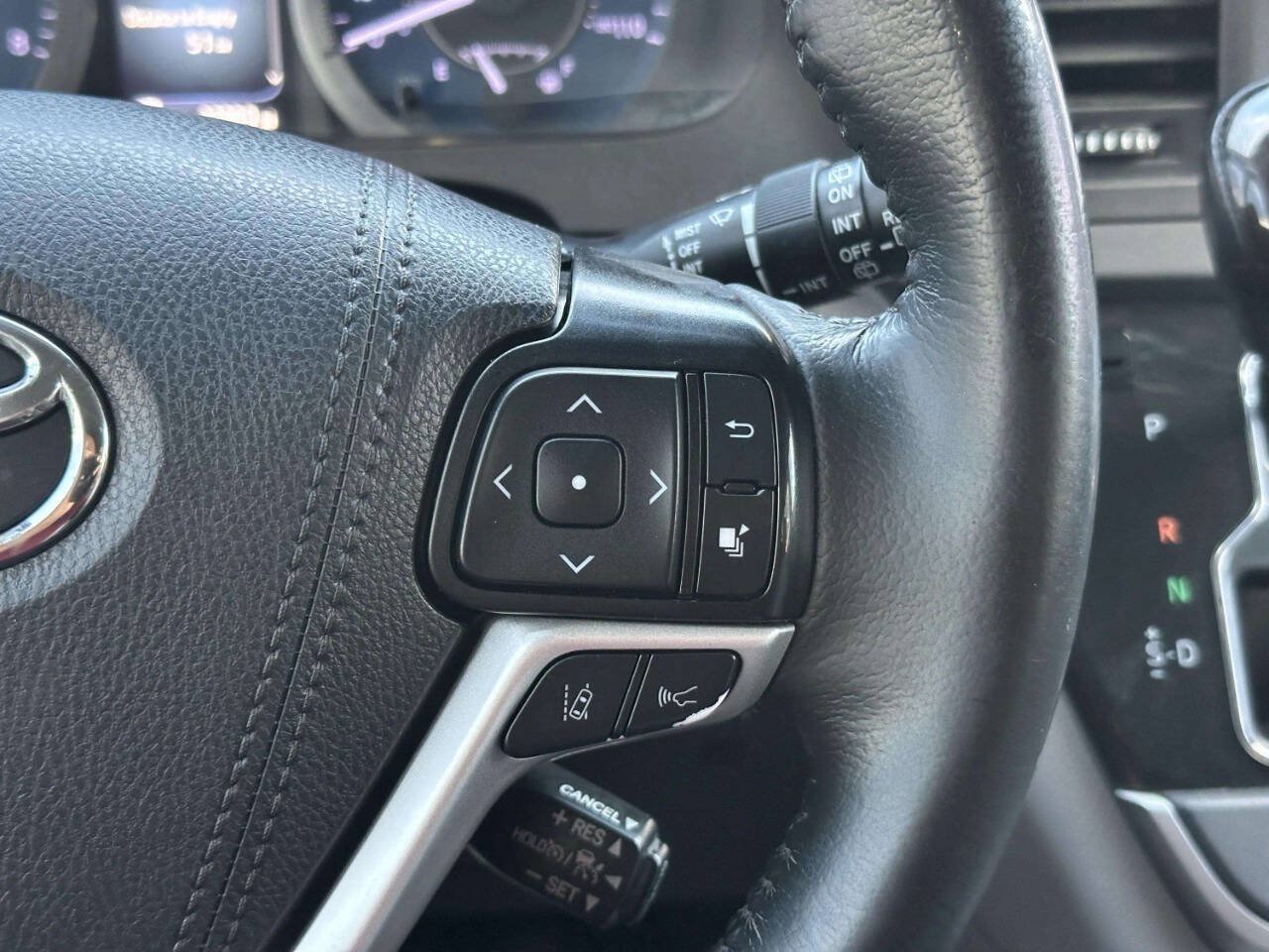 Used 2020 Toyota Sienna XLE w/ XLE Navigation Package FWD image 29