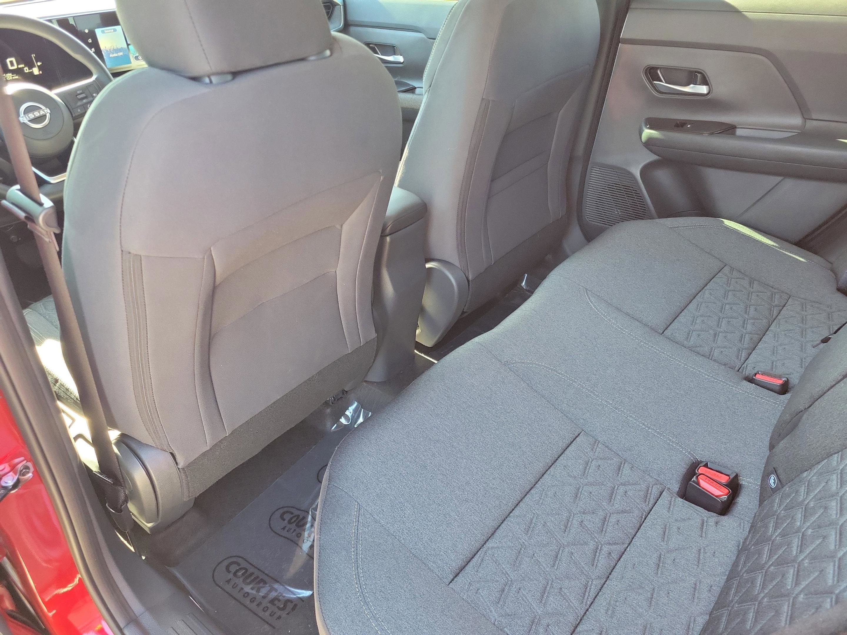 Certified 2025 Nissan Kicks SV image 12