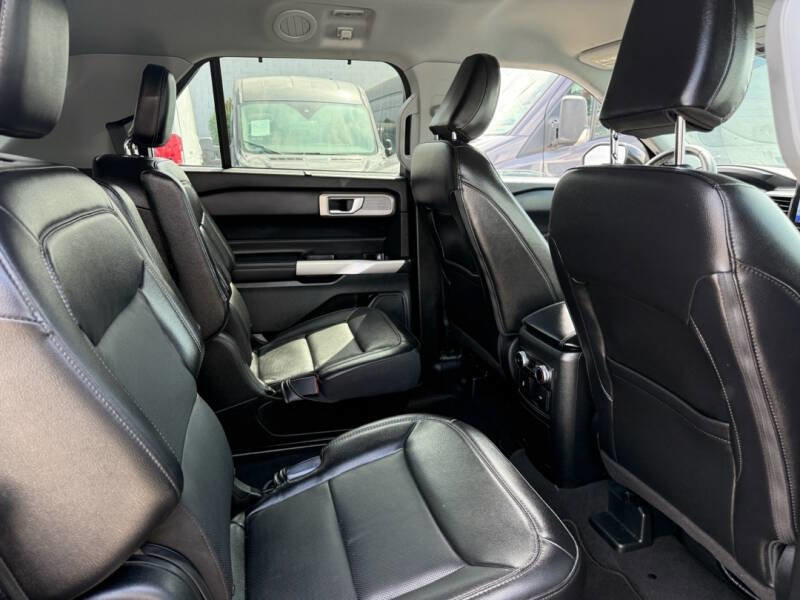 Used 2023 Ford Explorer Limited image 11