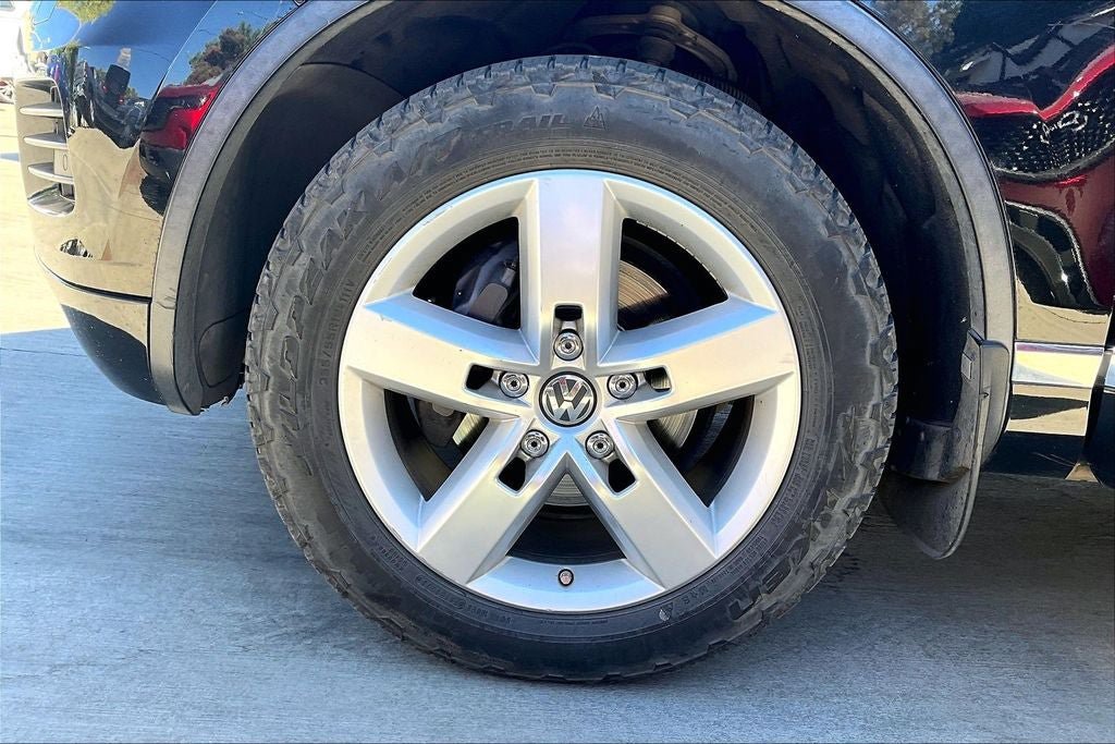Used 2012 Volkswagen Touareg Sport AWD/4WD image 5