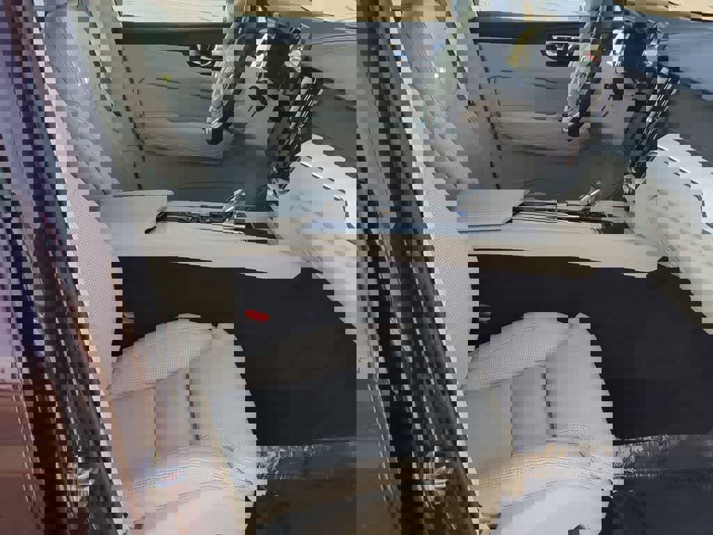 Used 2026 Volvo XC60 B5 Ultra w/ Protection Package Premier image 20