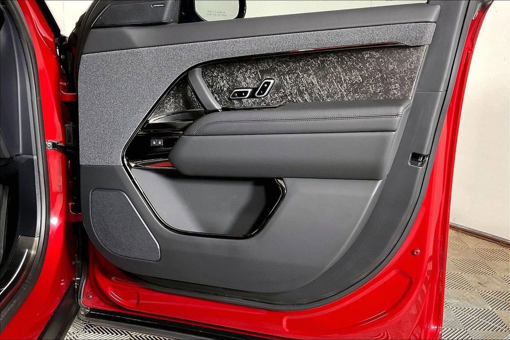 Used 2025 Land Rover Range Rover Sport Dynamic SE image 23