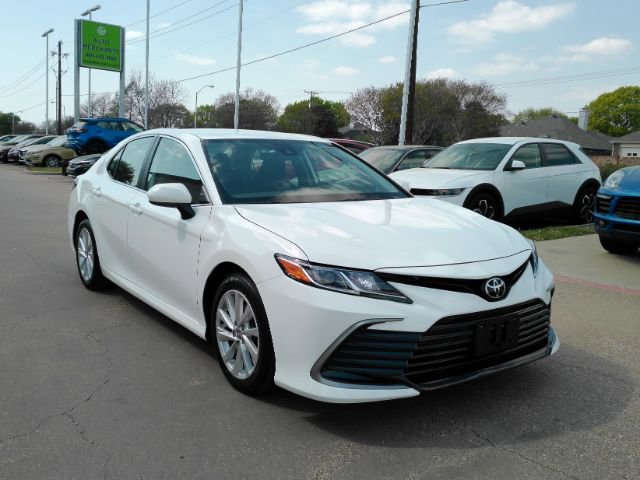 Used 2023 Toyota Camry LE FWD image 4