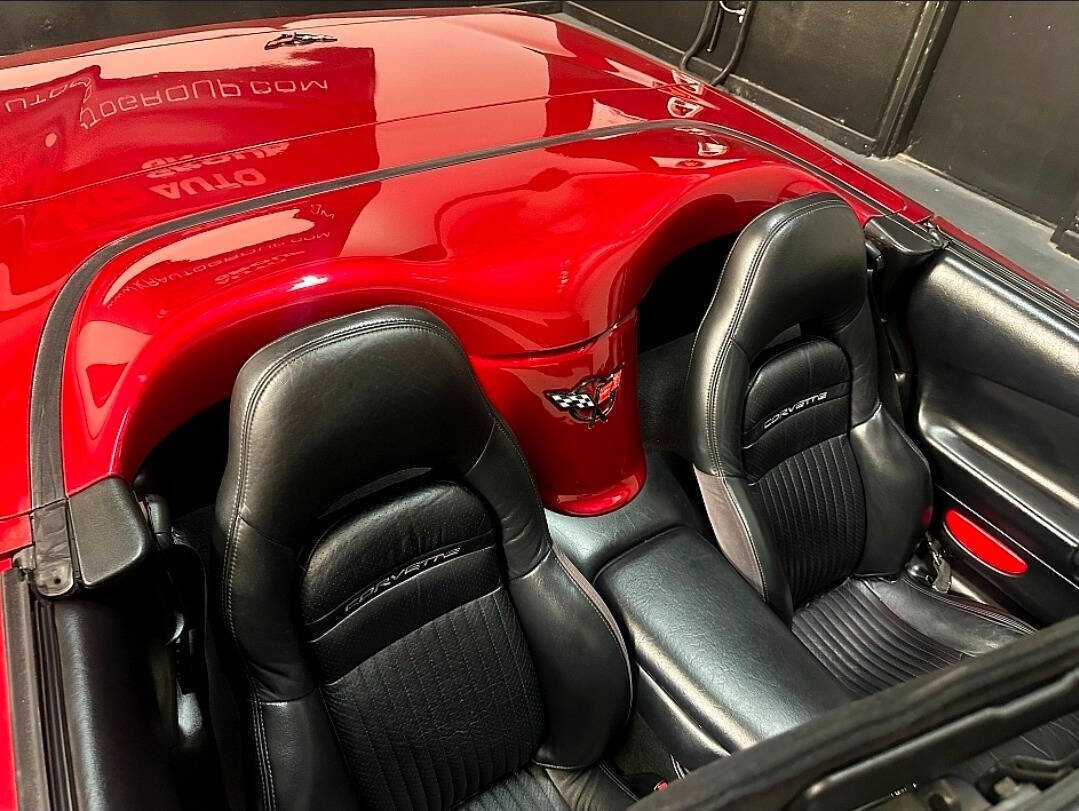 Used 2001 Chevrolet Corvette Convertible w/ Preferred Equipment Group2 image 11