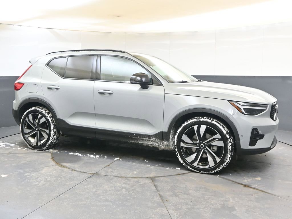 New 2026 Volvo XC40 B5 Ultra w/ Protection Package Premier image 7