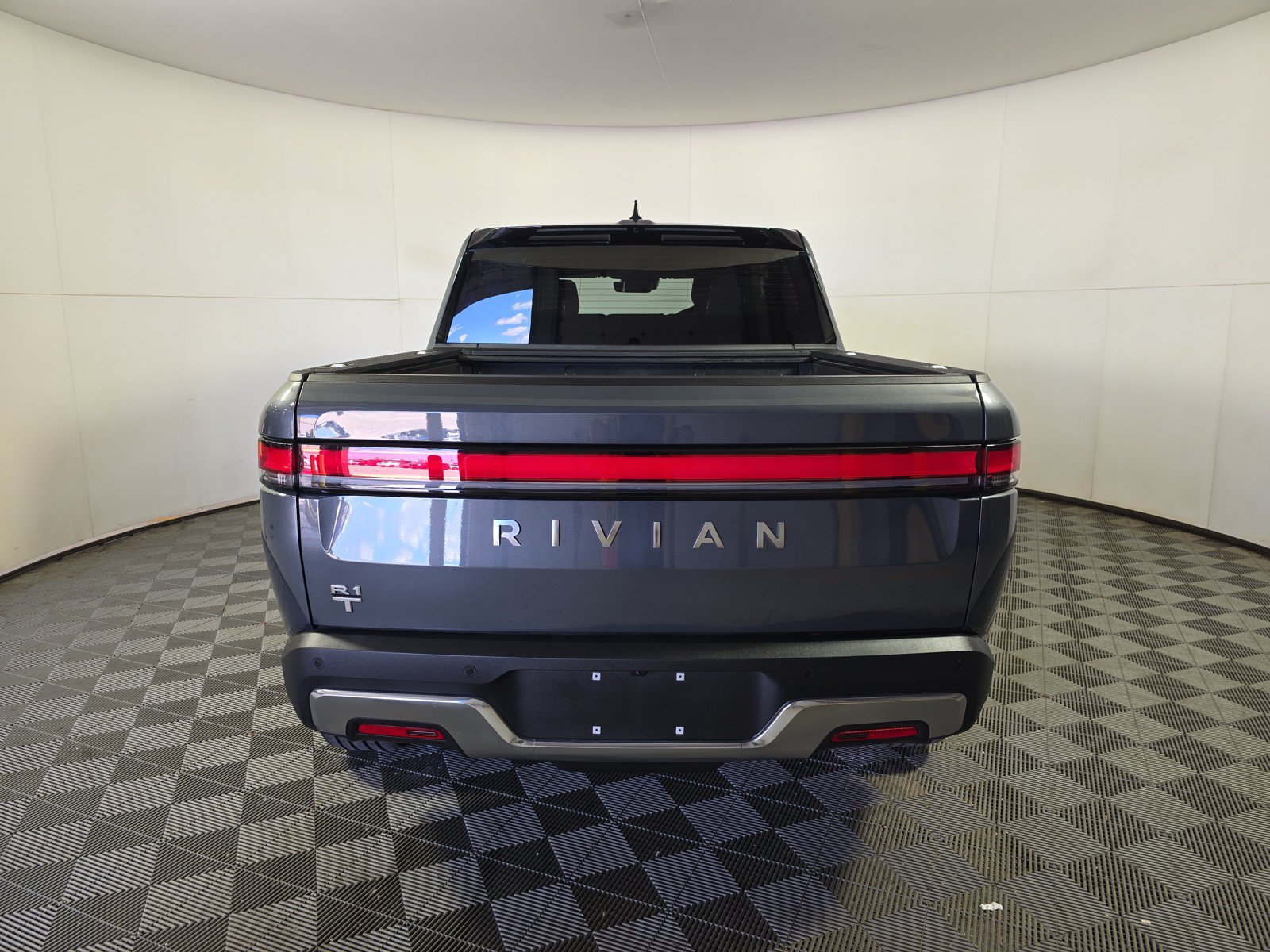 Used 2023 Rivian R1T Adventure AWD/4WD image 4