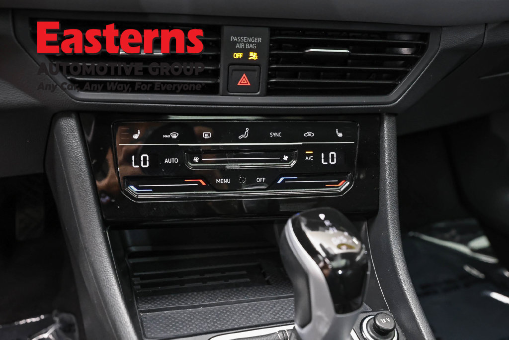 Used 2025 Volkswagen Jetta SE FWD image 19