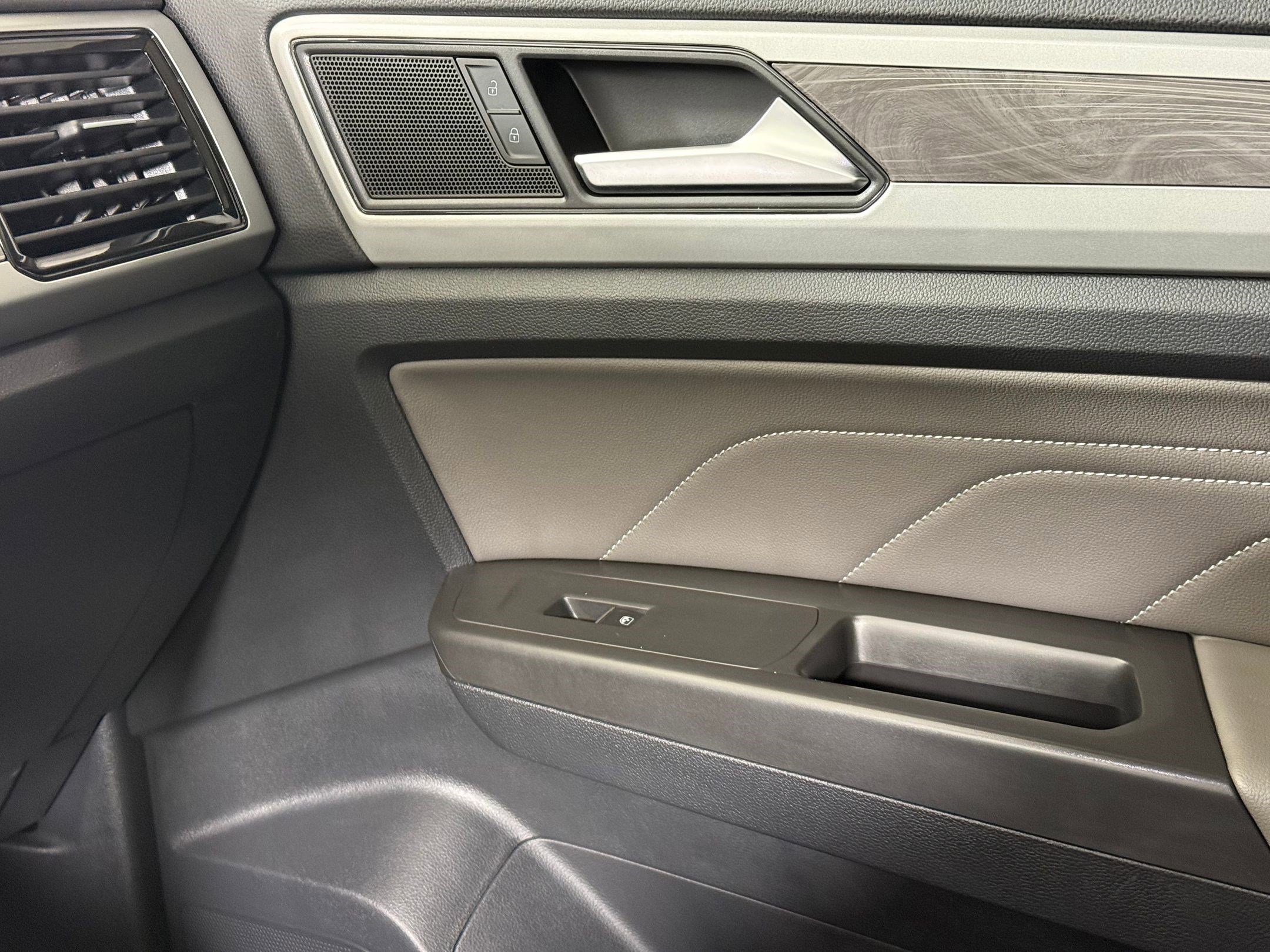 Used 2022 Volkswagen Atlas Cross Sport SE image 25