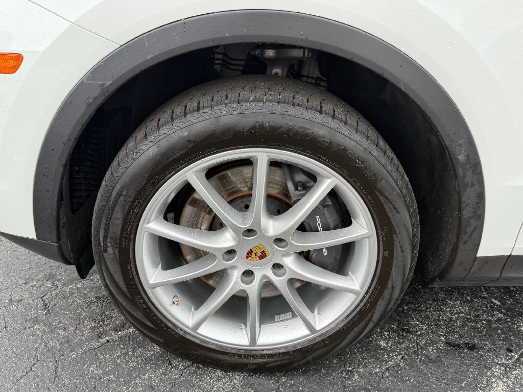 Used 2023 Porsche Cayenne w/ Premium Package AWD/4WD image 16