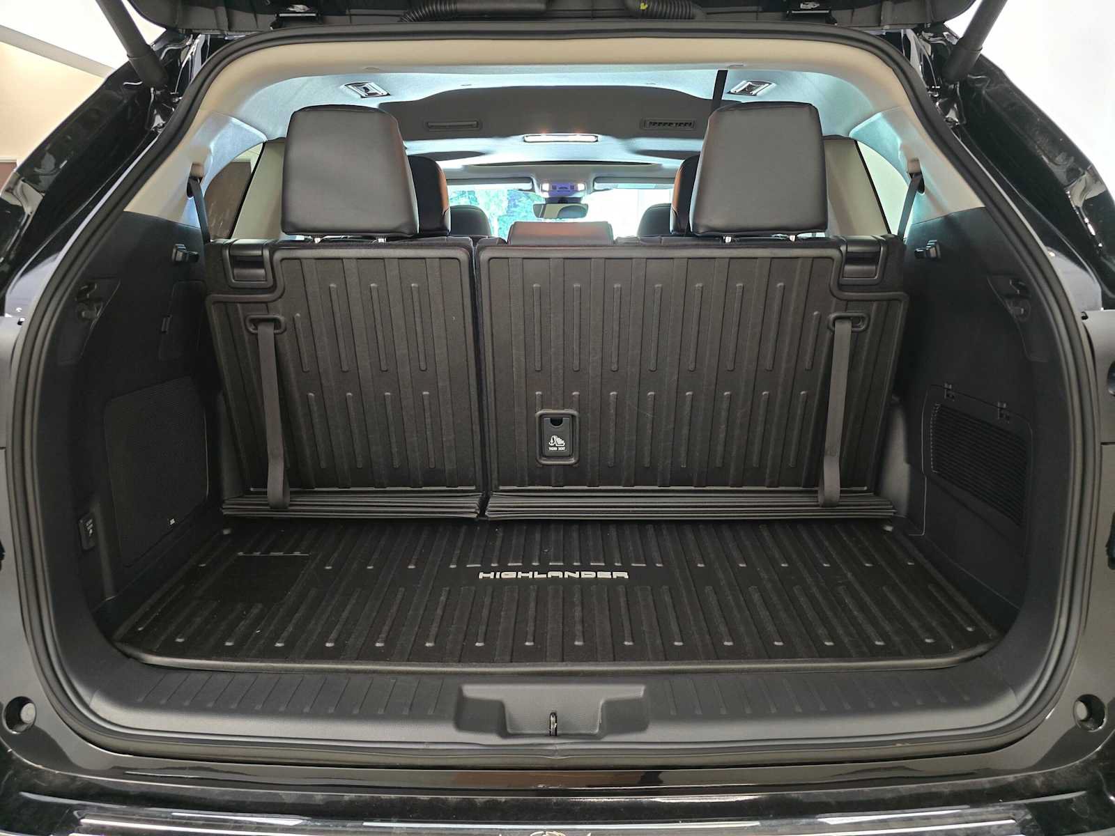 Certified 2026 Toyota Highlander Limited AWD/4WD image 31