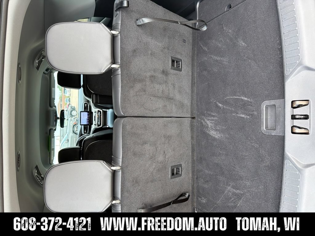 Used 2024 Ford Explorer XLT w/ Equipment Group 202A AWD/4WD image 20