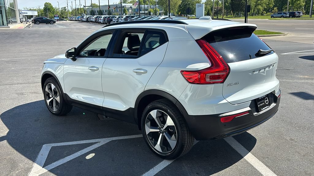 Certified 2026 Volvo XC40 B5 Plus AWD/4WD image 4