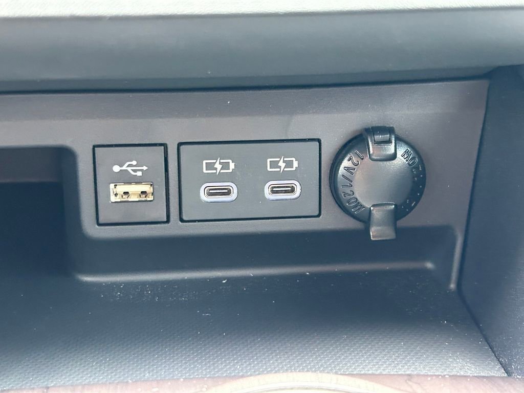 Used 2026 Toyota Highlander Limited image 36