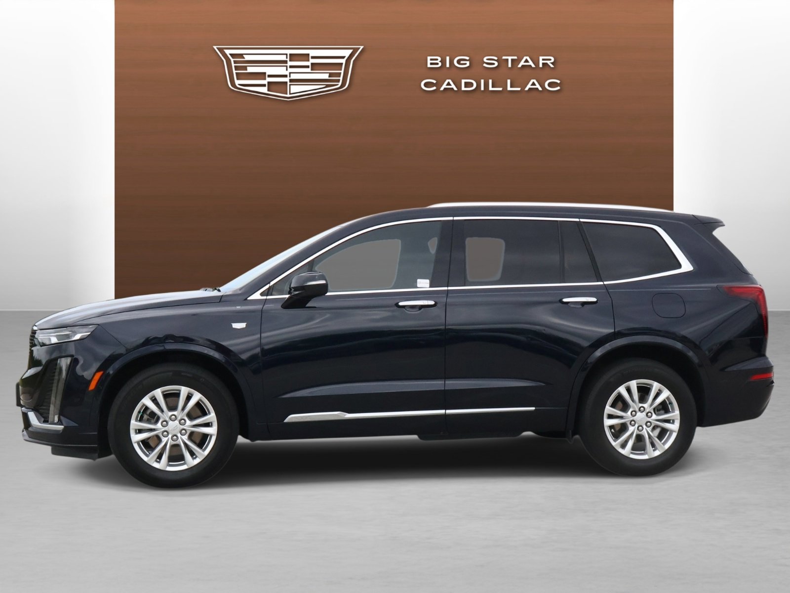 Used 2022 Cadillac XT6 Luxury FWD image 2