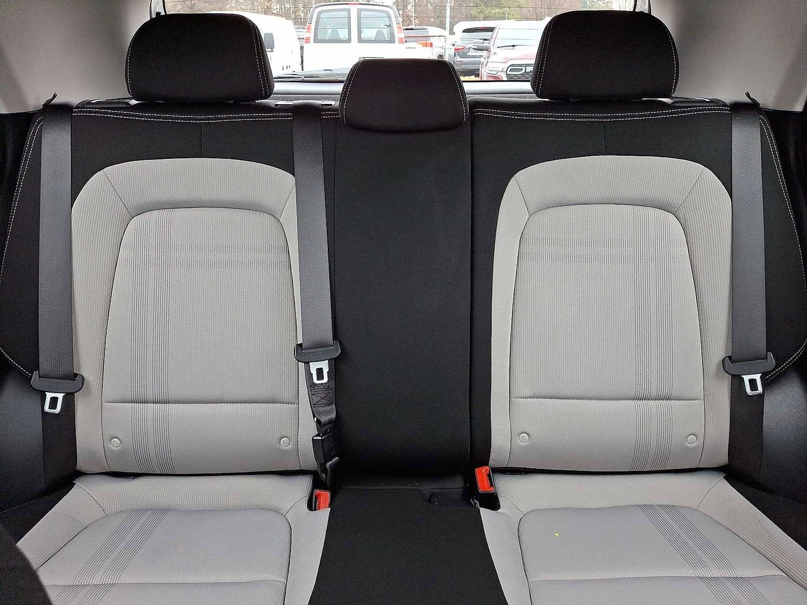 Used 2025 Hyundai Venue SEL image 14