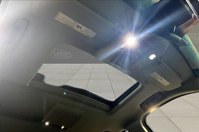 Used 2018 Chevrolet Suburban Premier AWD/4WD image 17