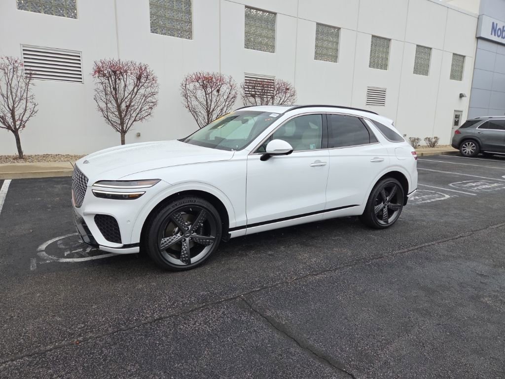 Used 2025 Genesis GV70 3.5T Sport w/ Sport Advanced Package image 2