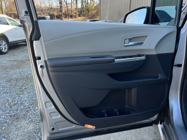 Used 2021 Toyota Sienna XLE image 10