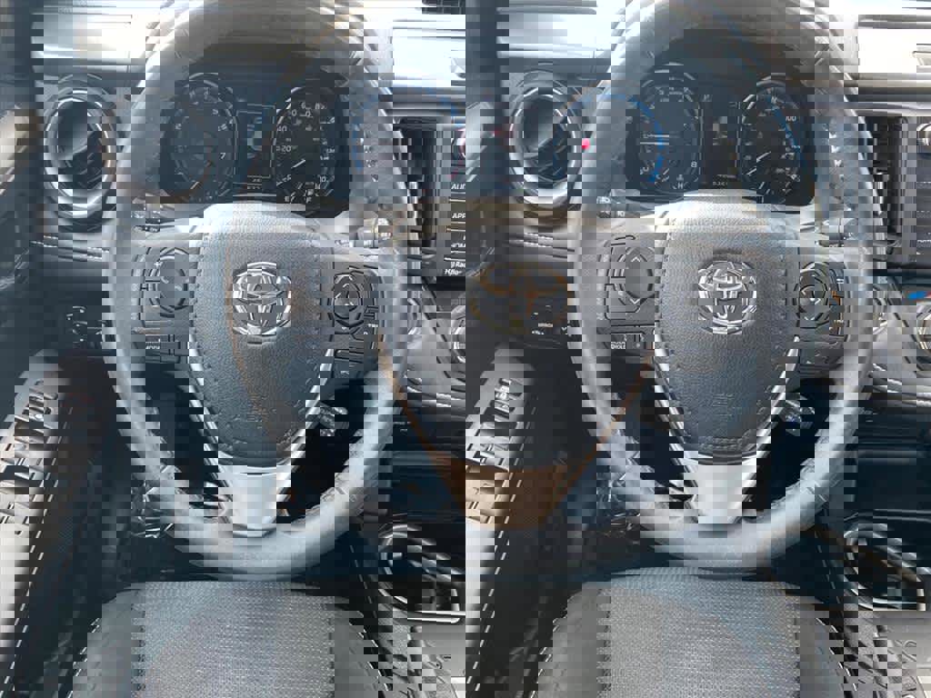 Used 2017 Toyota RAV4 XLE image 4