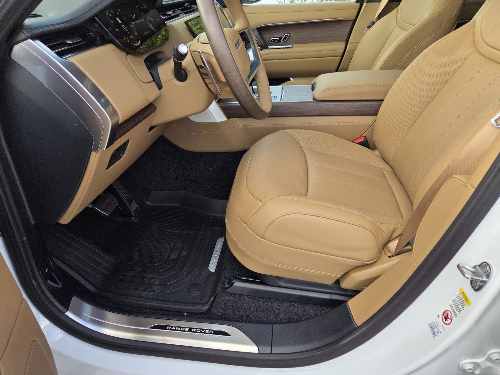 New 2025 Land Rover Range Rover SE image 14