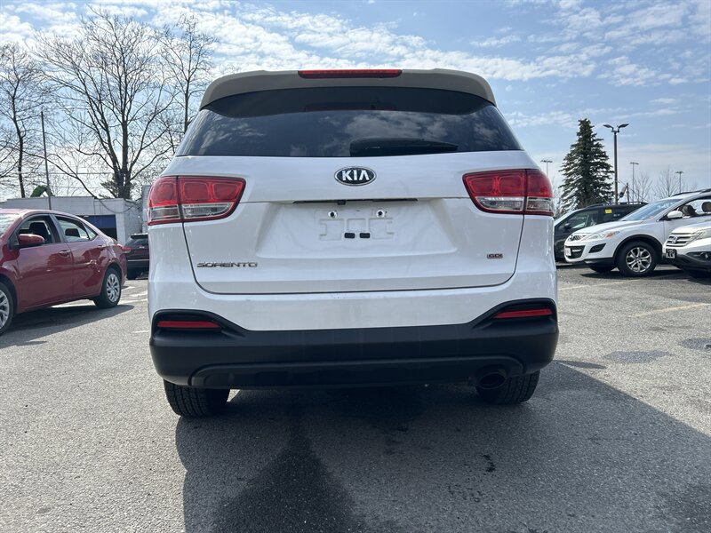 Used 2018 Kia Sorento AWD image 5