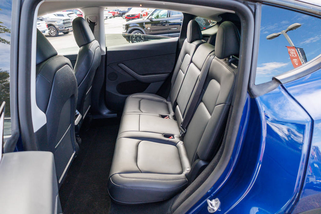 Used 2024 Tesla Model Y Long Range AWD/4WD image 30
