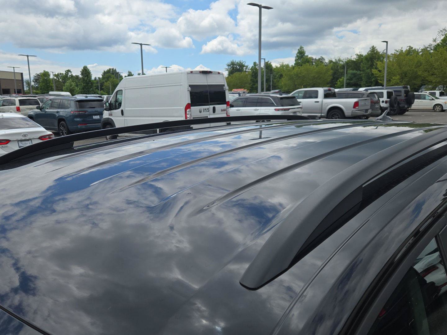 Used 2025 Volkswagen Atlas SE AWD/4WD image 13