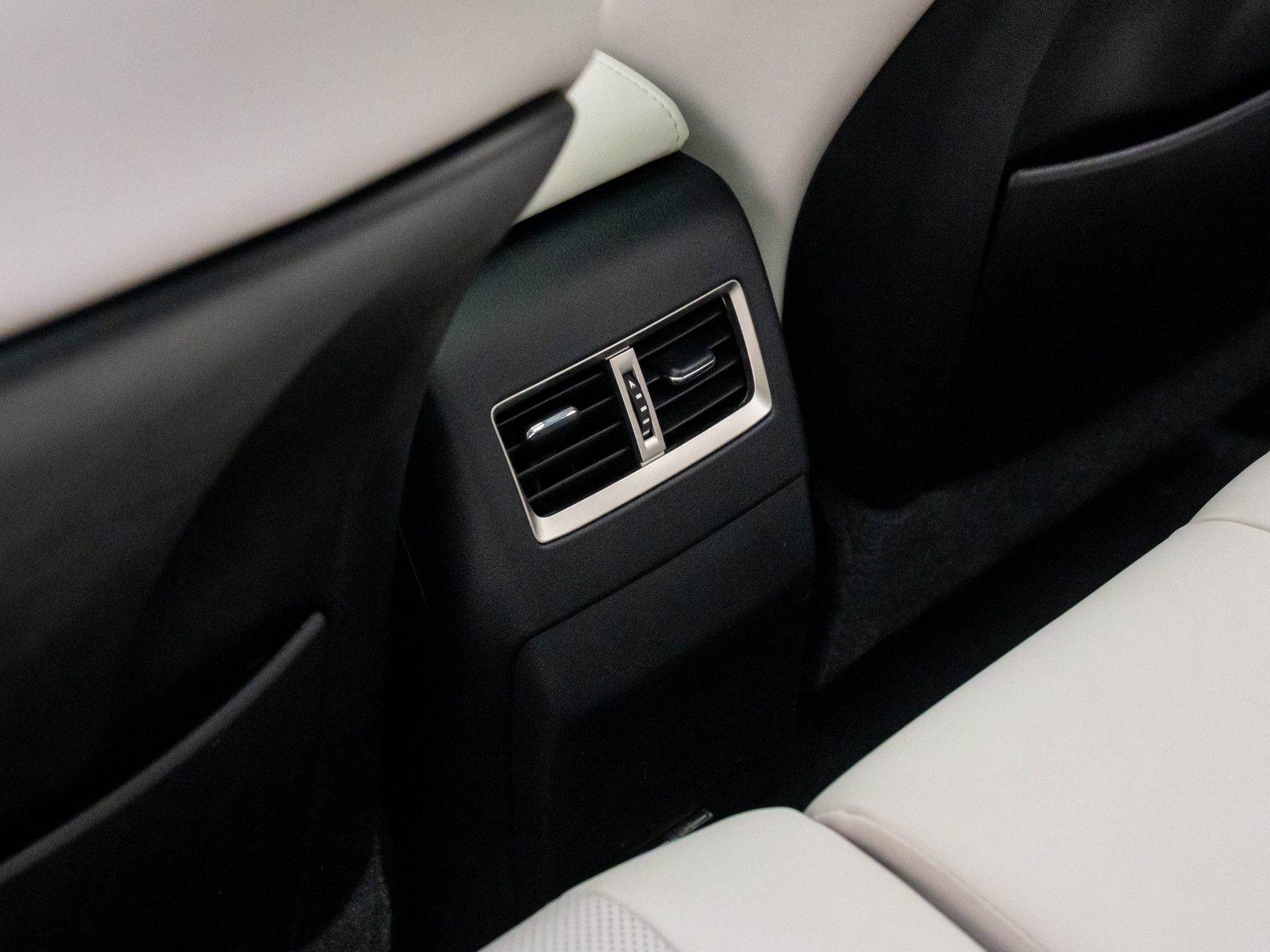 Used 2022 Lexus RX 450h AWD w/ Premium Package image 19