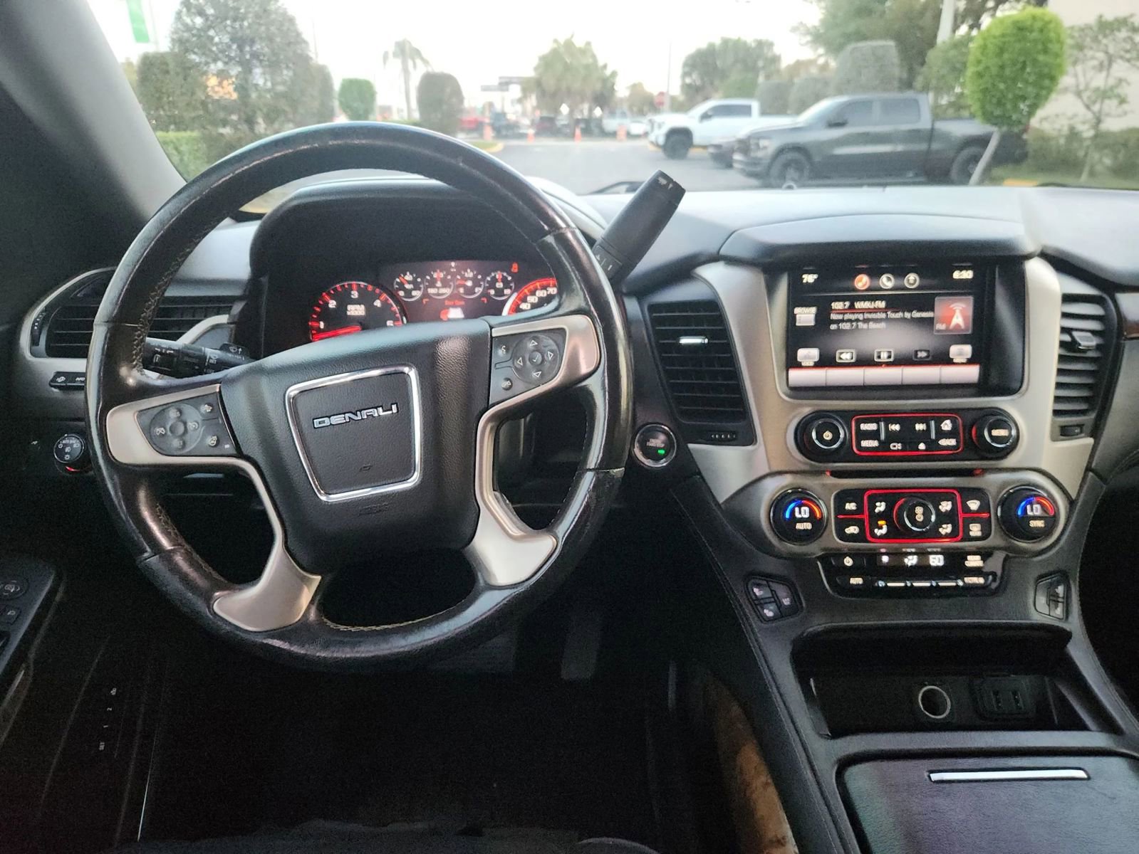 Used 2015 GMC Yukon XL Denali w/ Touring Package AWD/4WD image 24