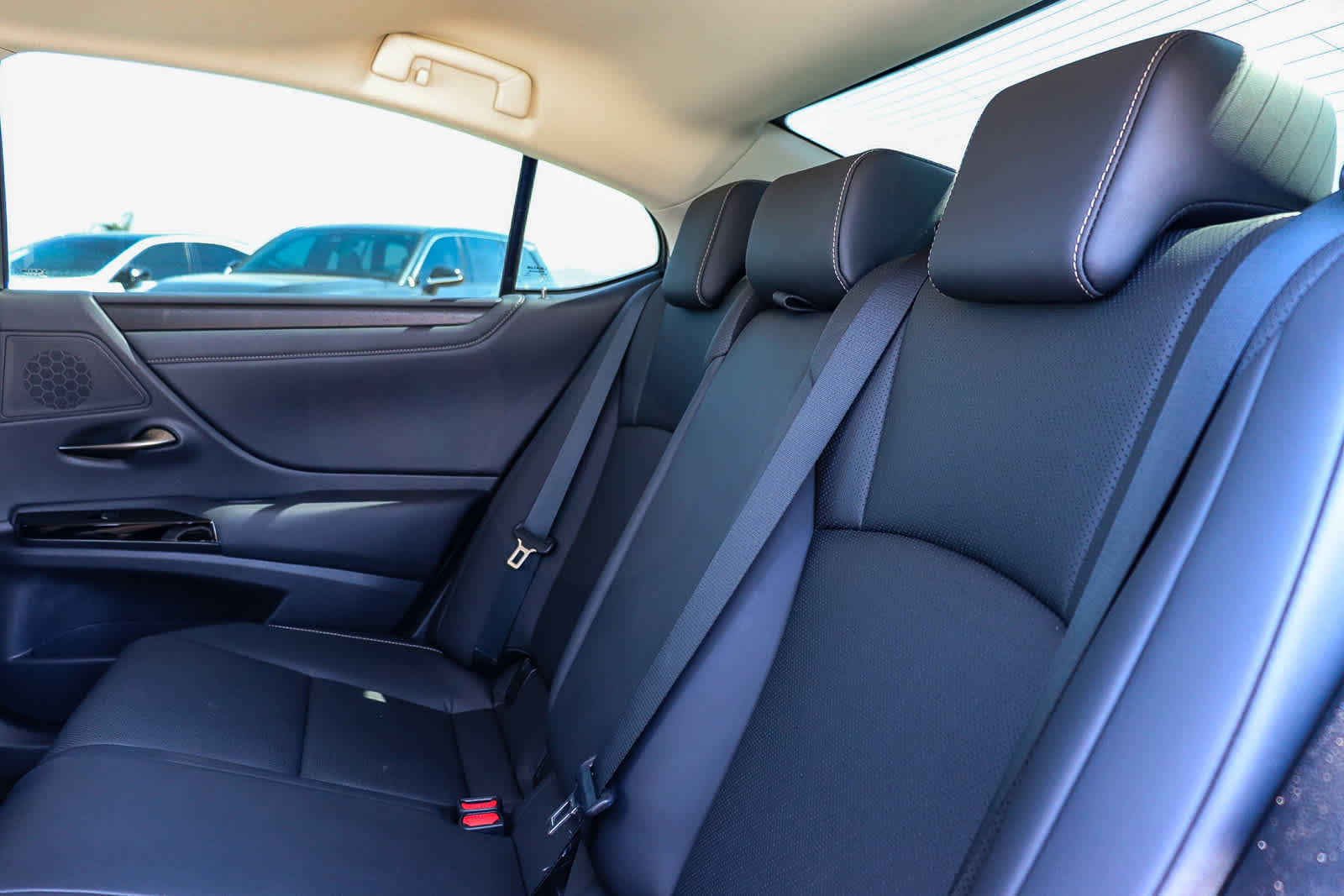 Used 2023 Lexus ES 300h w/ Premium Package FWD image 16